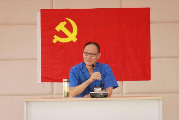 跟共产党走，做合格党员