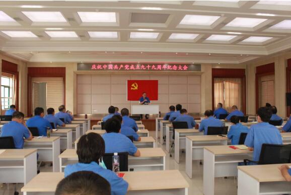 跟共产党走，做合格党员